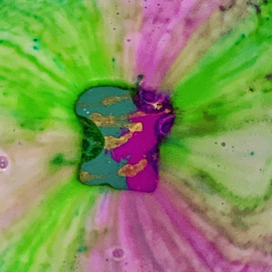 Golden Toast Black Raspberry Bath Bomb