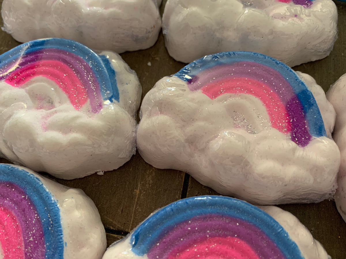 Small cloud bath bomb