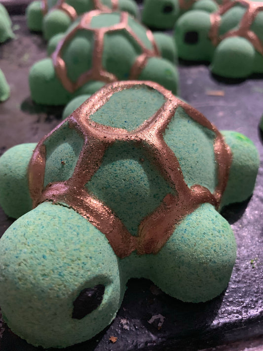 Turtle colourful bath bomb